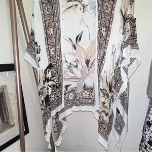 Nine West Cream and Brown Floral Open-Front Duster